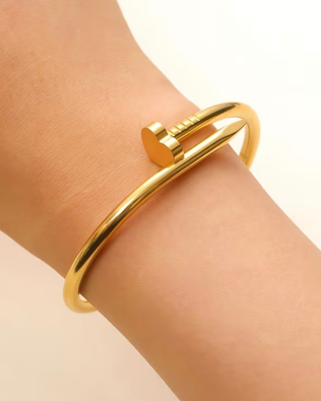 Heart nail cuff gold